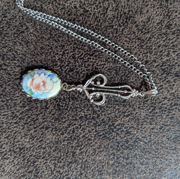 Vintage painted necklace - Picture 3 of 5